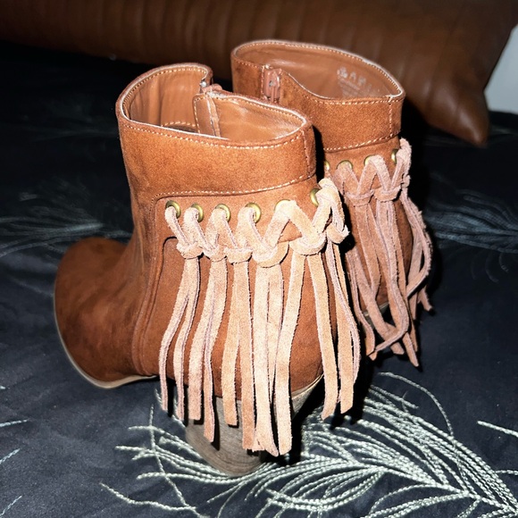 💕 Carlos Santana fringe bootie Size 9.5 - Picture 2 of 3